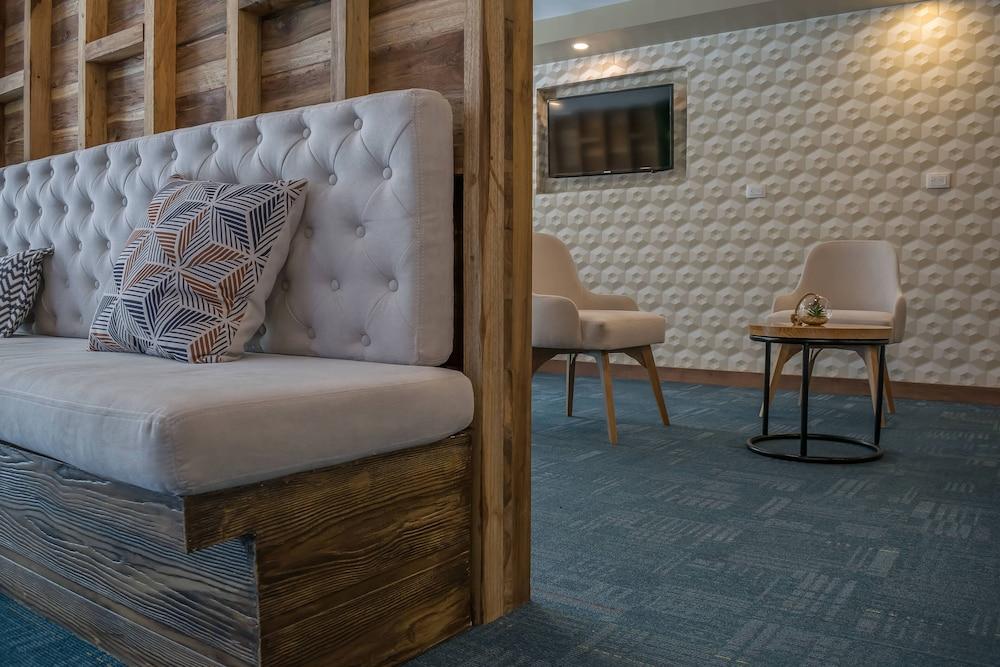 Hotel Montes De La Castellana 아르메니아 외부 사진